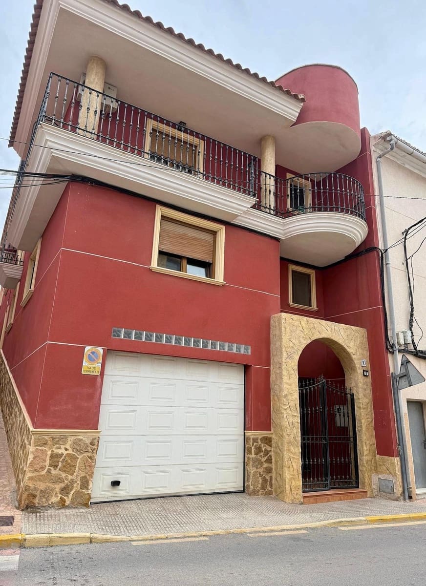 3 bedroom Townhouse for sale in Pinoso with garage - € 339,995 (Ref: 10040208)
