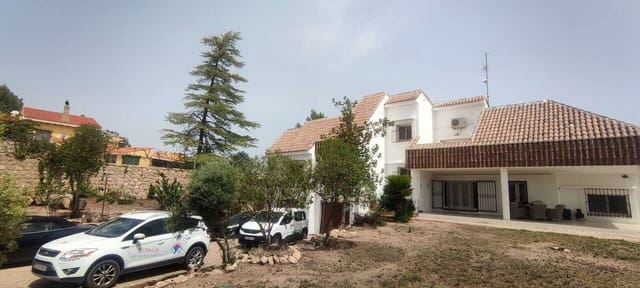 9 soverom Kommersiell til salgs i Ayora med svømmebasseng garasje - € 549 995 (Ref: 10047653)