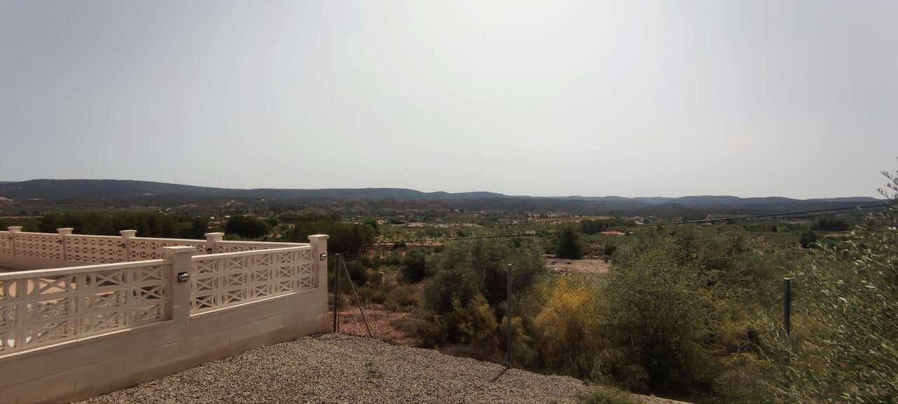 9 bedroom Commercial for sale in Ayora with pool garage - € 549,995 (Ref: 10047653)