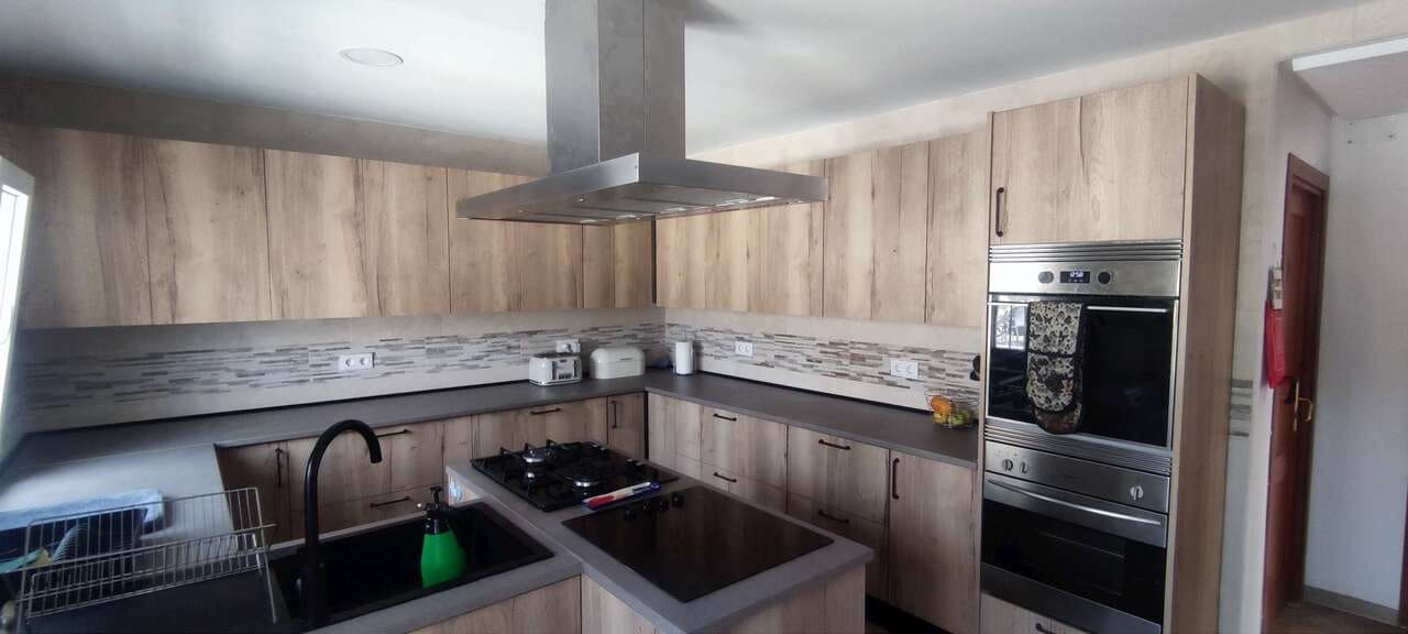 9 bedroom Commercial for sale in Ayora with pool garage - € 549,995 (Ref: 10047653)