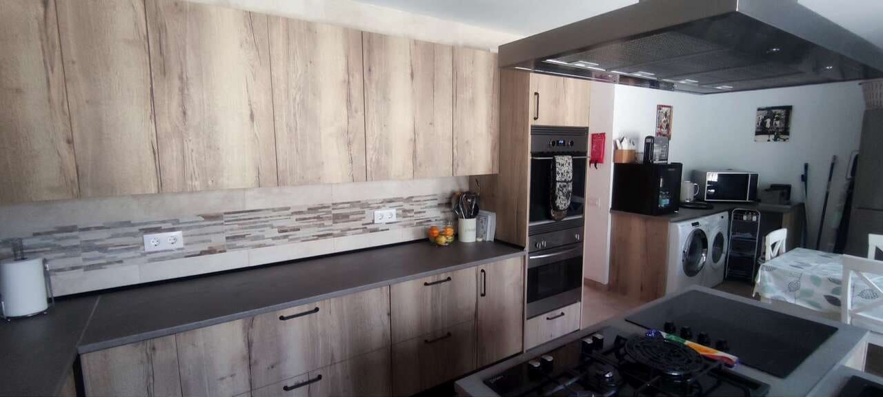 9 bedroom Commercial for sale in Ayora with pool garage - € 549,995 (Ref: 10047653)