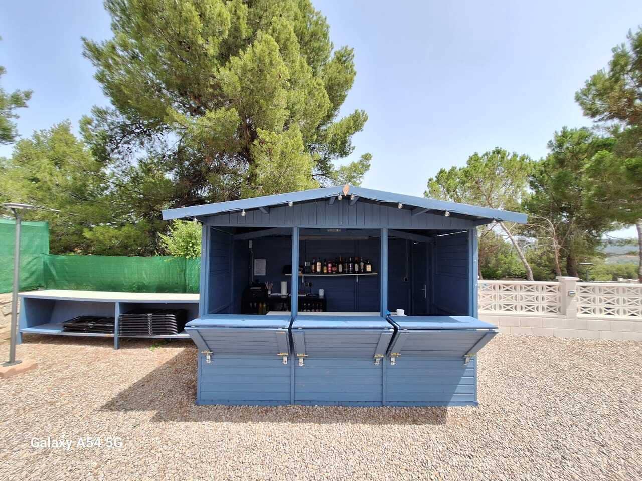 9 bedroom Commercial for sale in Ayora with pool garage - € 549,995 (Ref: 10047653)