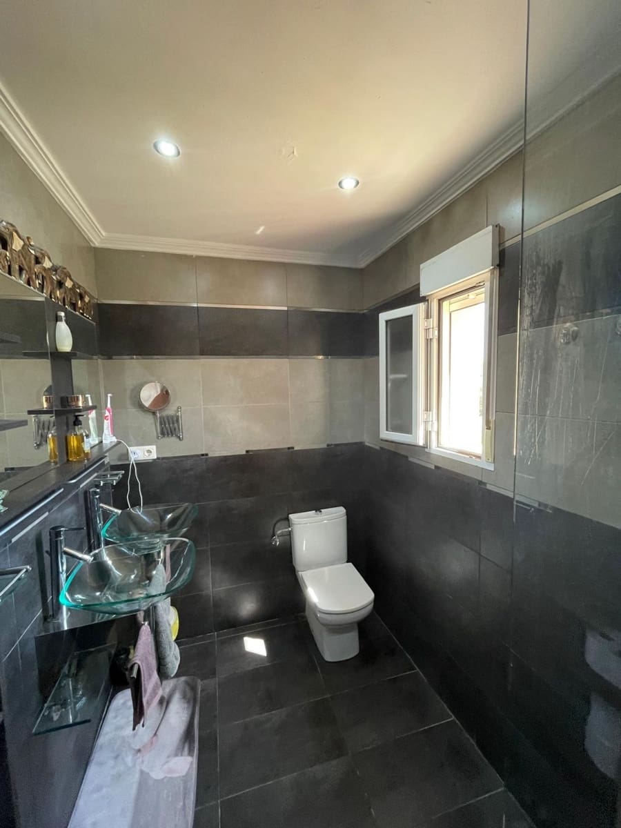 6 bedroom Villa for sale in Pinoso with pool - € 649,995 (Ref: 10049929)