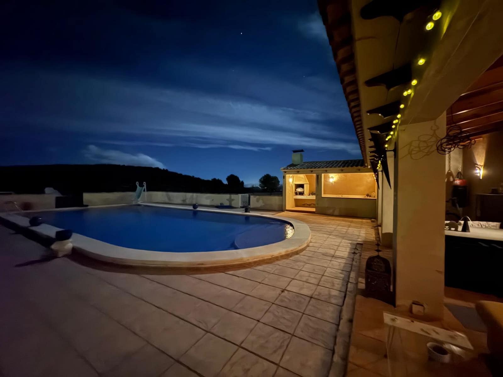 6 bedroom Villa for sale in Pinoso with pool - € 649,995 (Ref: 10049929)