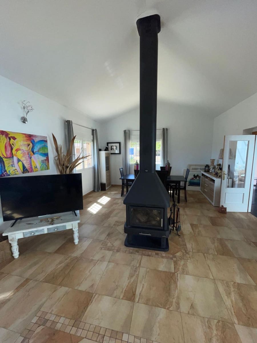 6 bedroom Villa for sale in Pinoso with pool - € 649,995 (Ref: 10049929)