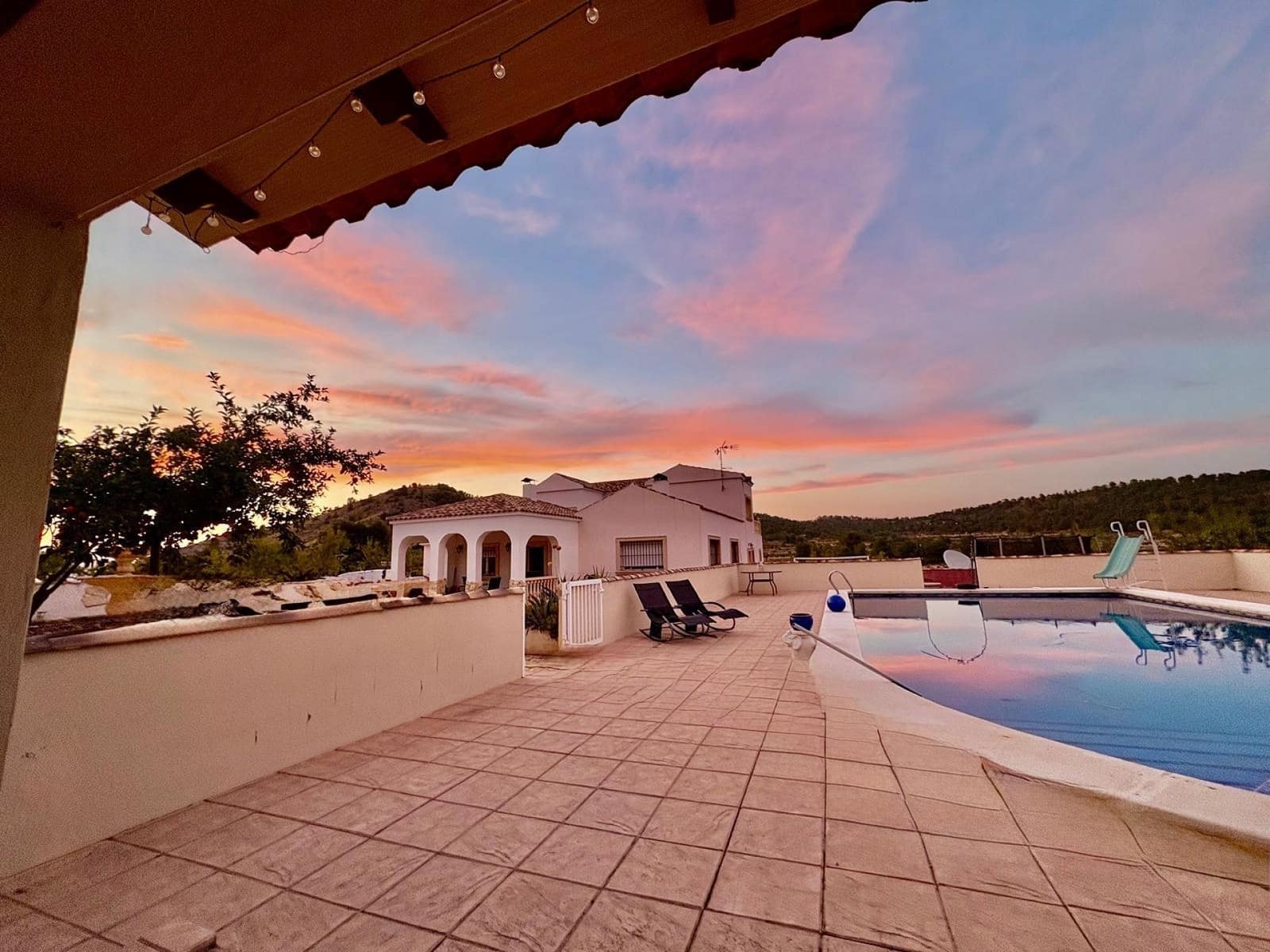 6 bedroom Villa for sale in Pinoso with pool - € 649,995 (Ref: 10049929)