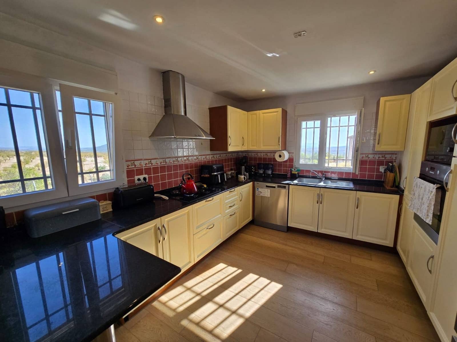 4 bedroom Villa for sale in Raspay with pool garage - € 375,000 (Ref: 10057383)