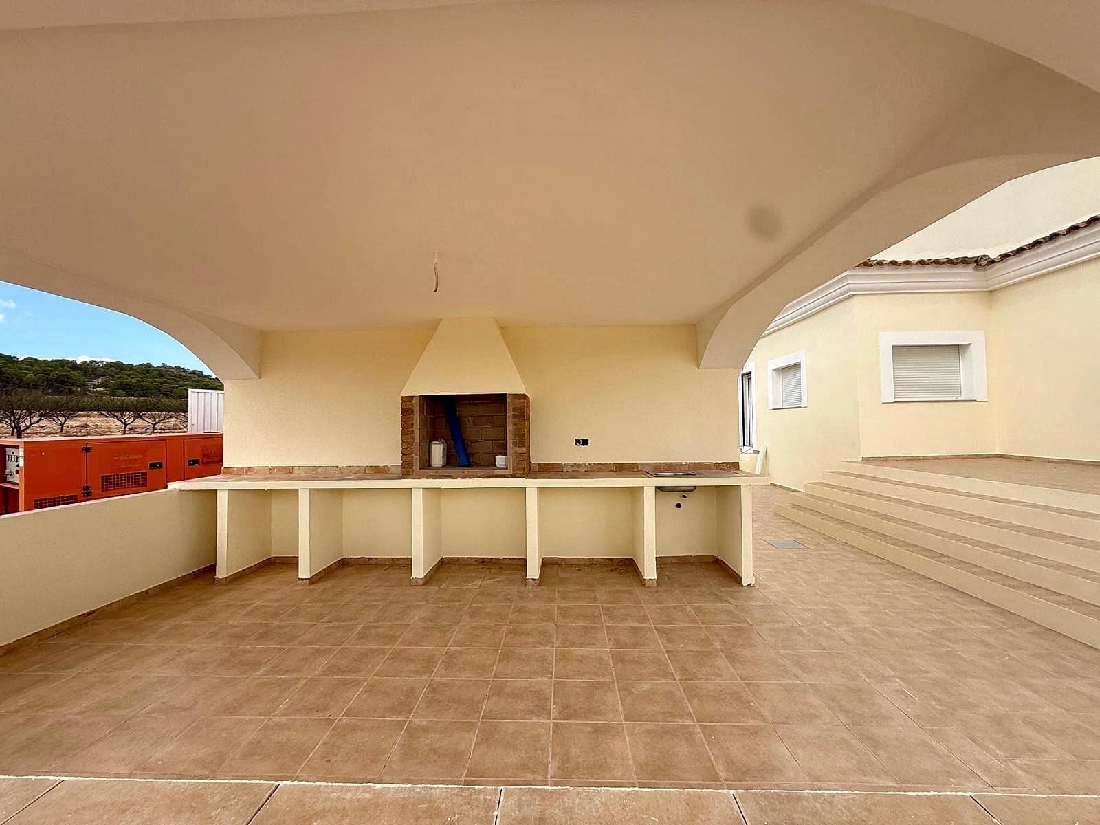 5 soverom Villa til salgs i Pinoso med svømmebasseng garasje - € 485 000 (Ref: 10073280)