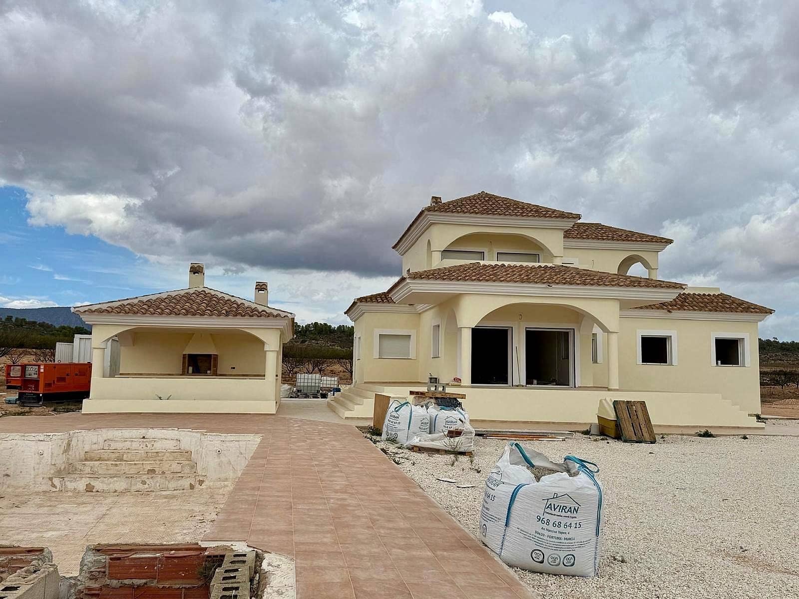 5 soverom Villa til salgs i Pinoso med svømmebasseng garasje - € 485 000 (Ref: 10073280)
