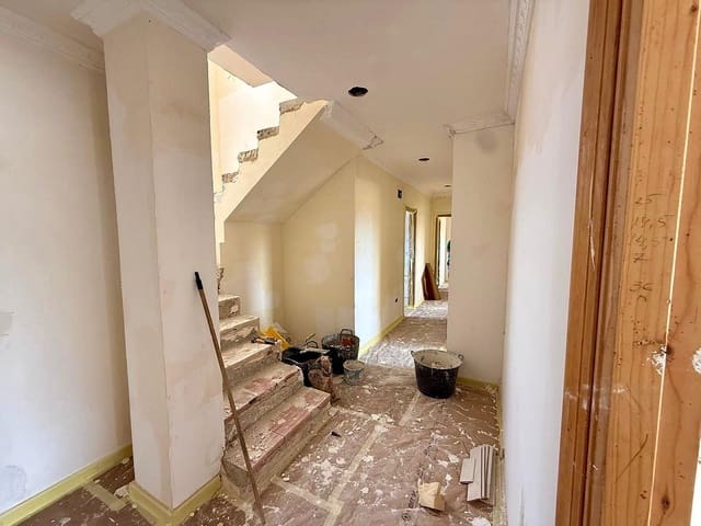 5 soverom Villa til salgs i Pinoso med svømmebasseng garasje - € 485 000 (Ref: 10073280)