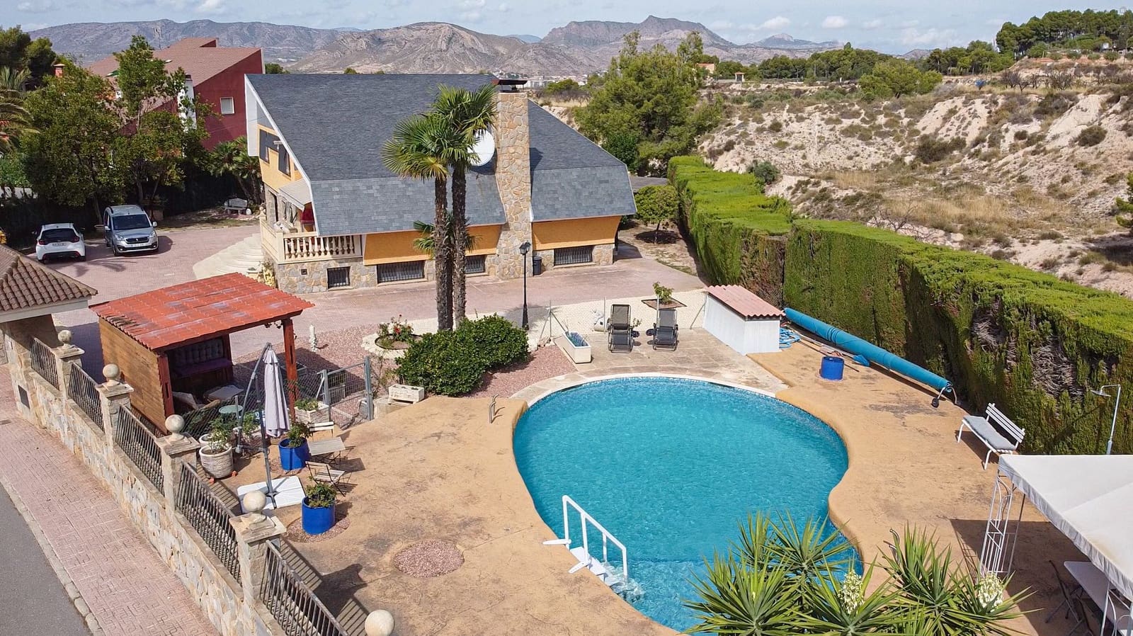 6 bedroom Villa for sale in Petrel / Petrer with pool garage - € 495,000 (Ref: 10114450)
