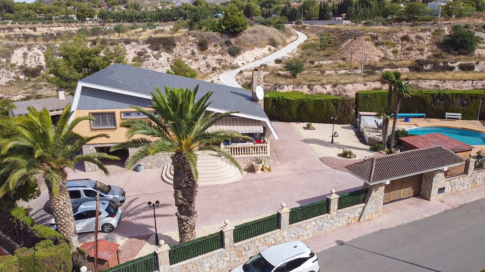 6 bedroom Villa for sale in Petrel / Petrer with pool garage - € 495,000 (Ref: 10114450)