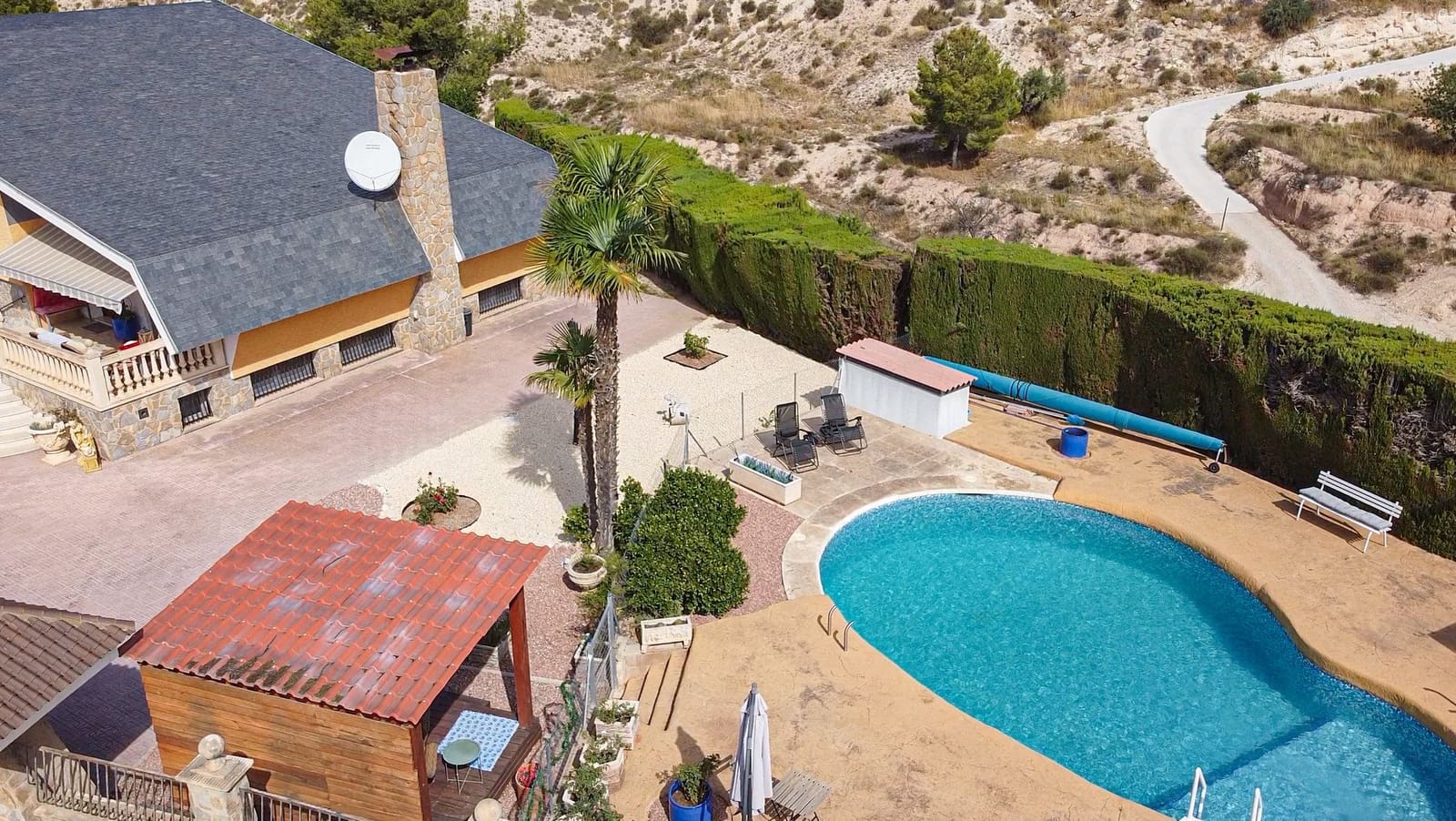 6 bedroom Villa for sale in Petrel / Petrer with pool garage - € 495,000 (Ref: 10114450)