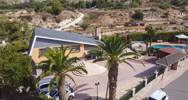 6 Zimmer Villa zu verkaufen in Petrel / Petrer mit Pool Garage - 495.000 € (Ref: 10114450)