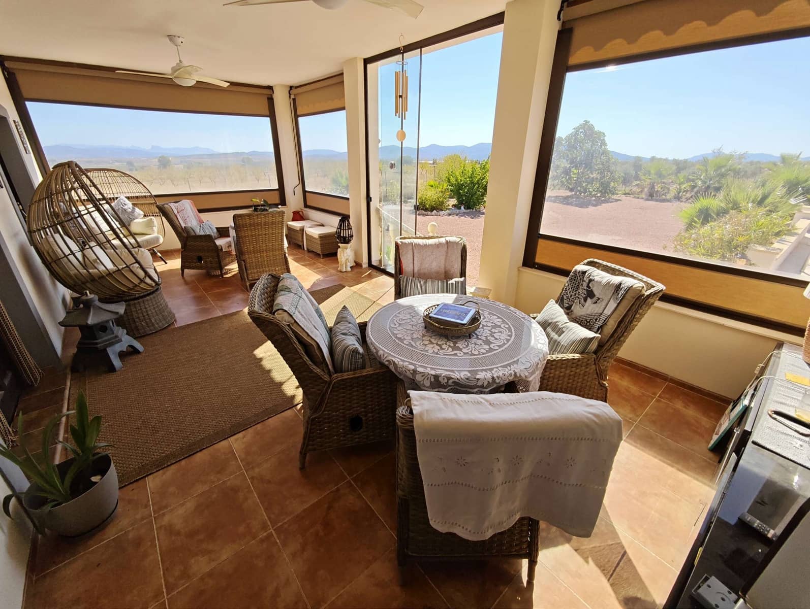 Chalet de 4 habitaciones en Pinoso en venta con piscina garaje - 499.995 € (Ref: 10120315)