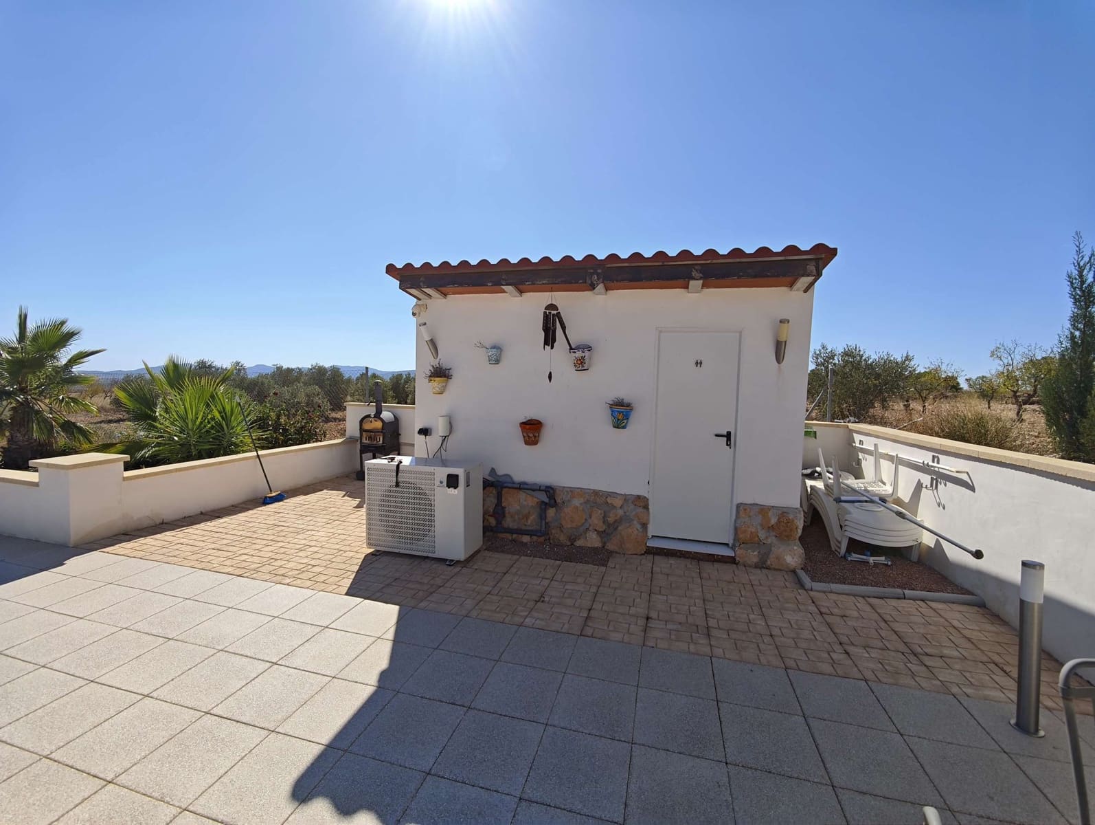 Chalet de 4 habitaciones en Pinoso en venta con piscina garaje - 499.995 € (Ref: 10120315)