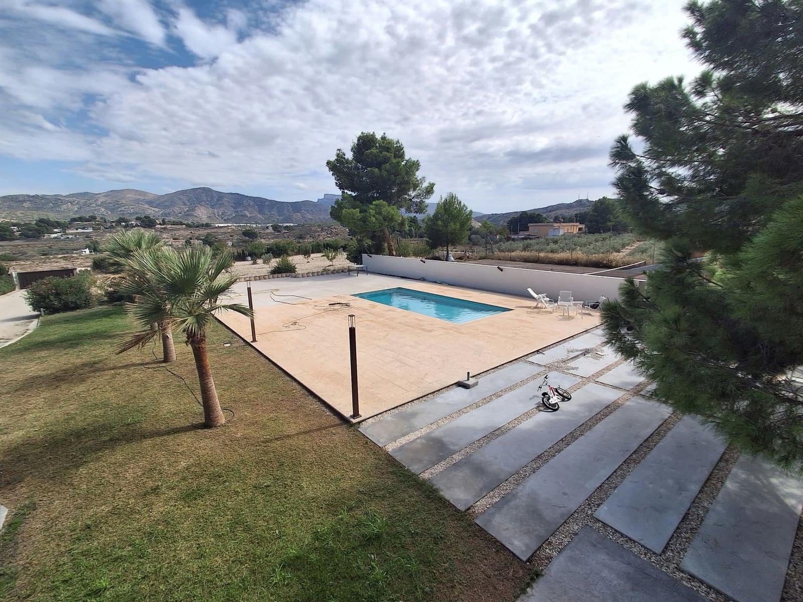 7 quarto Moradia para venda em Sax com piscina garagem - 599 000 € (Ref: 10123424)