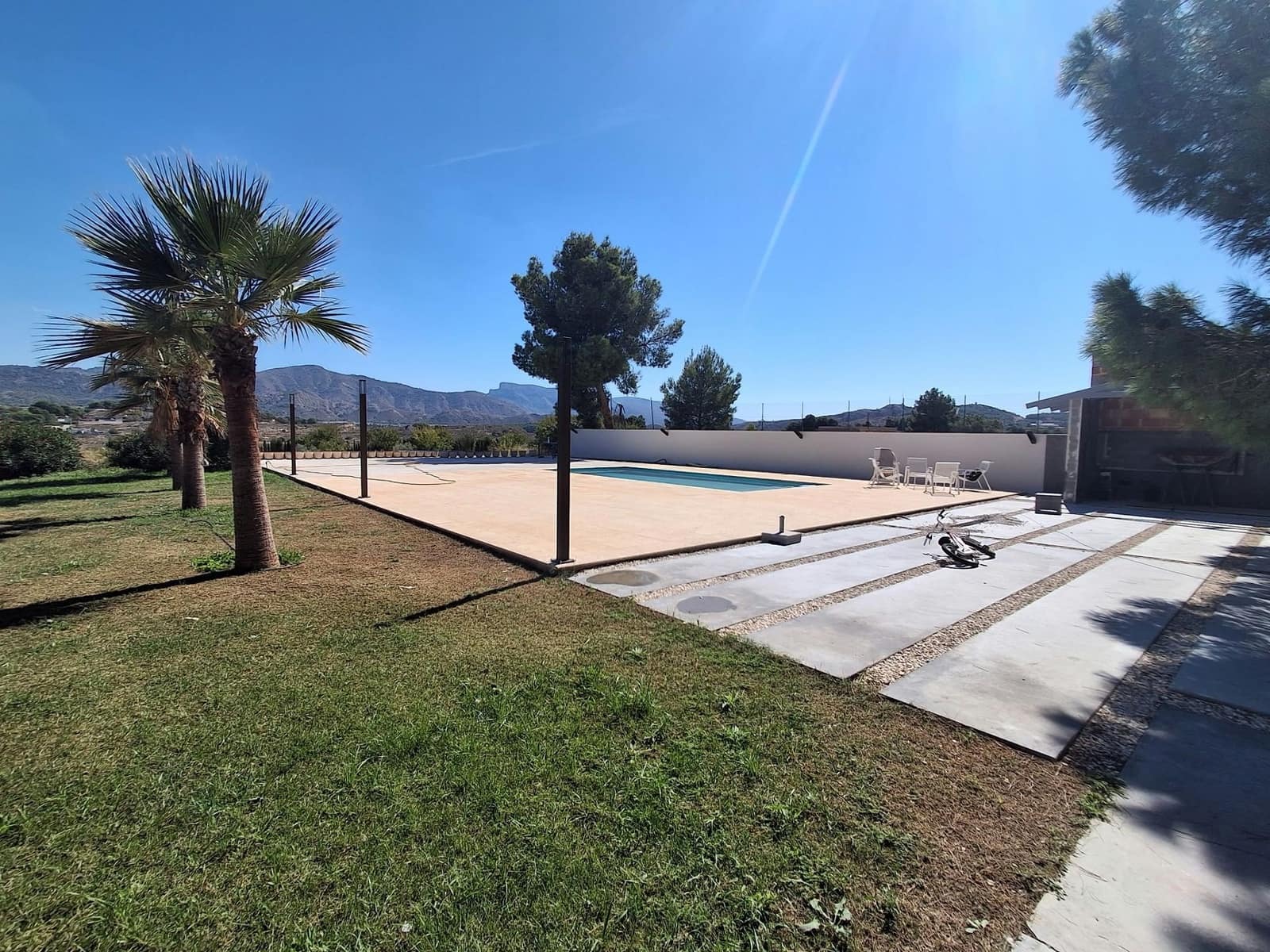 7 quarto Moradia para venda em Sax com piscina garagem - 599 000 € (Ref: 10123424)