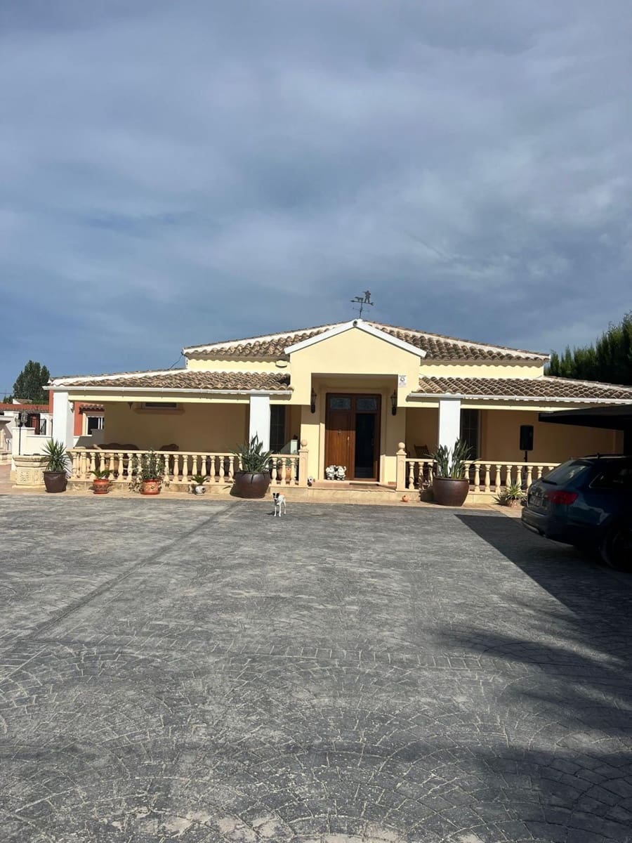 Chalet de 6 habitaciones en Heredades en venta con piscina garaje - 595.000 € (Ref: 10136443)