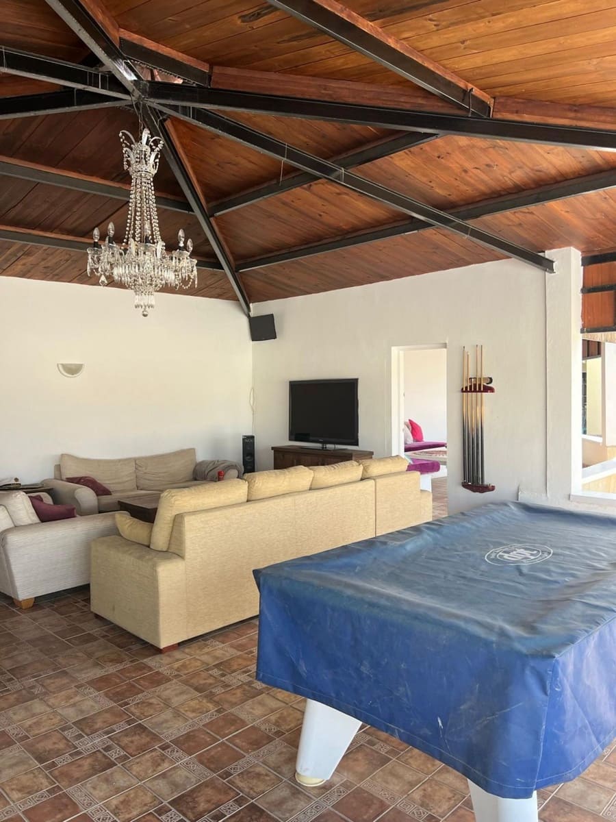 Chalet de 6 habitaciones en Heredades en venta con piscina garaje - 595.000 € (Ref: 10136443)