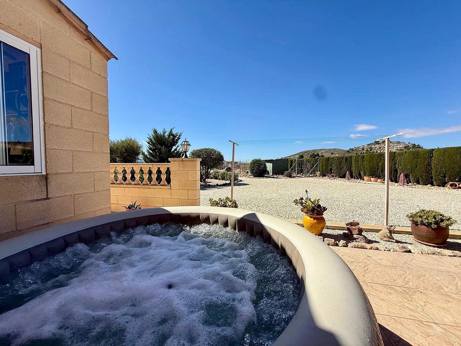 4 bedroom Villa for sale in Pinoso with pool garage - € 365,000 (Ref: 10154587)