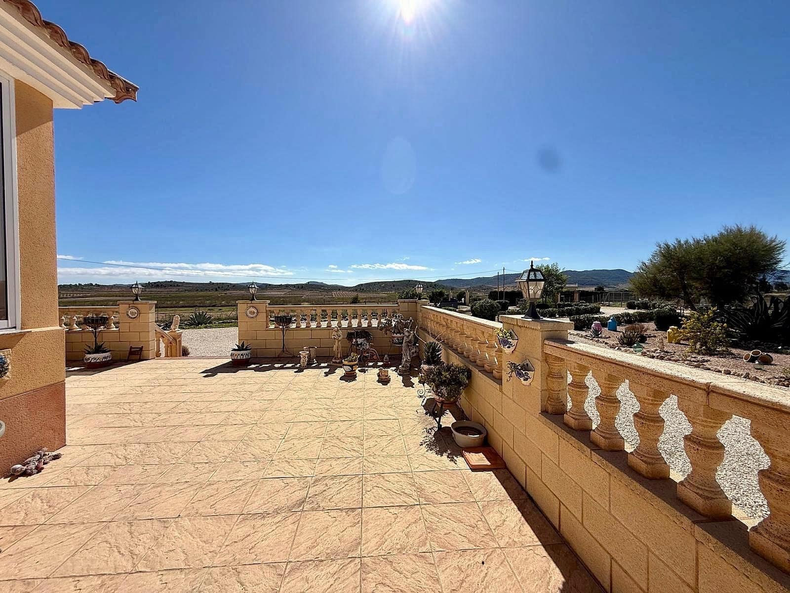 4 bedroom Villa for sale in Pinoso with pool garage - € 365,000 (Ref: 10154587)