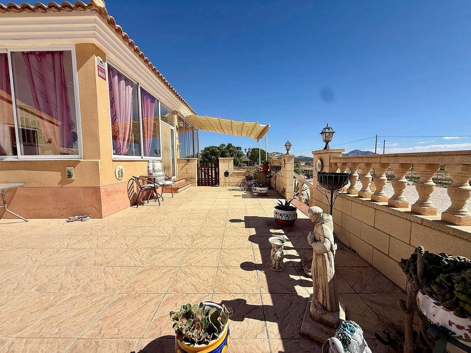 4 bedroom Villa for sale in Pinoso with pool garage - € 365,000 (Ref: 10154587)