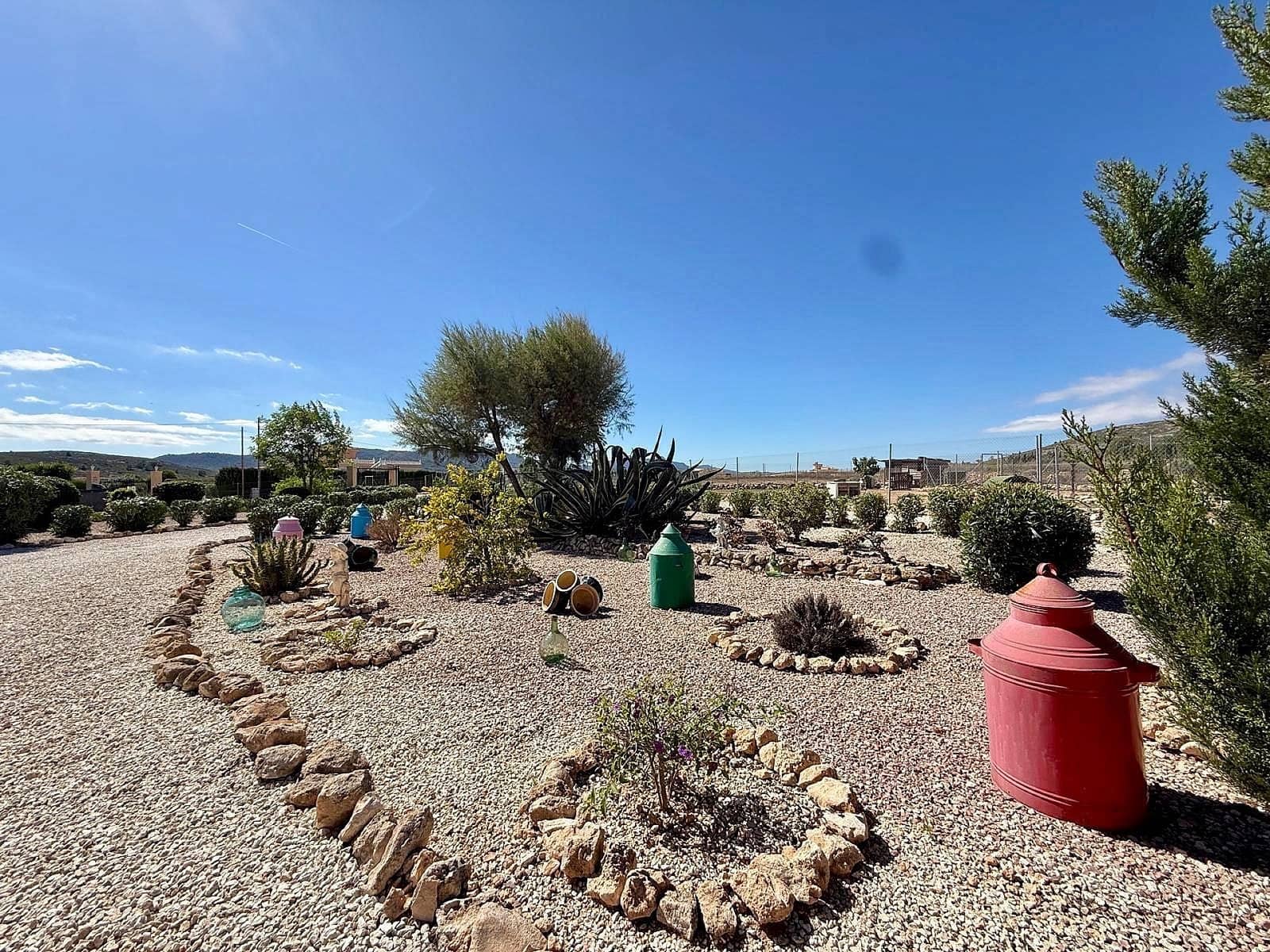 4 bedroom Villa for sale in Pinoso with pool garage - € 365,000 (Ref: 10154587)