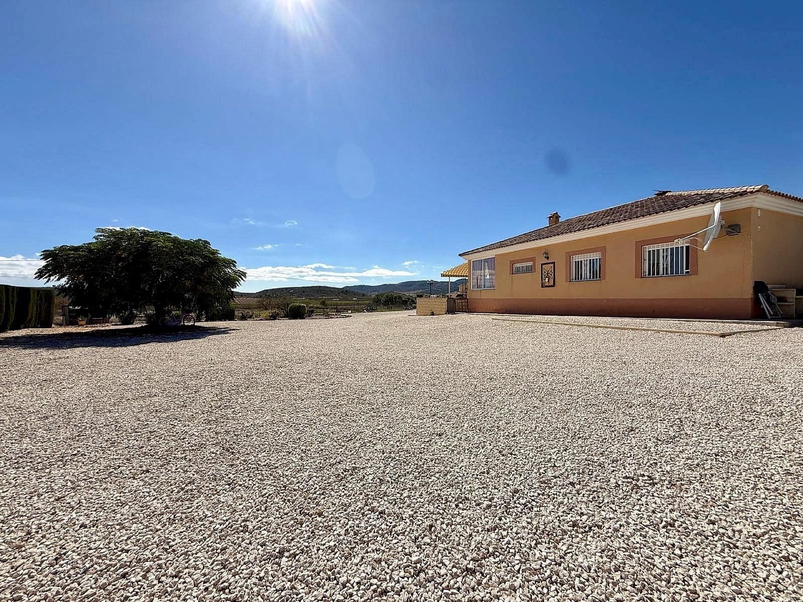 4 bedroom Villa for sale in Pinoso with pool garage - € 365,000 (Ref: 10154587)
