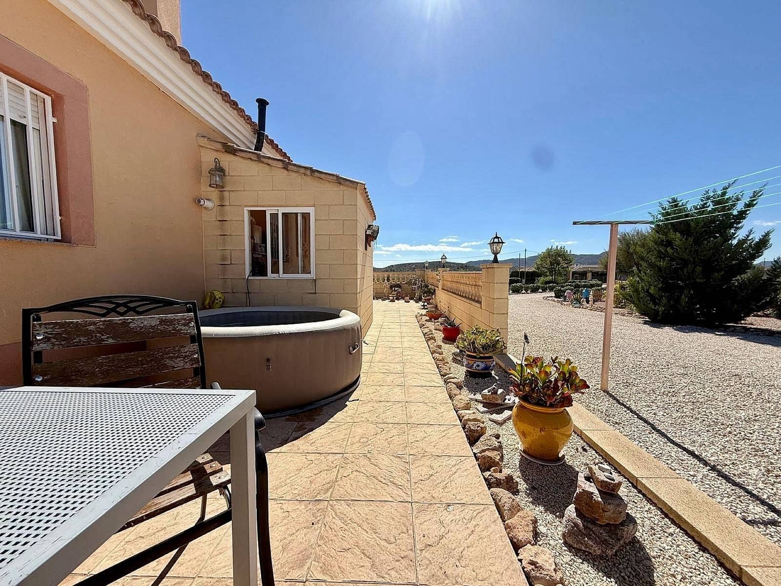 4 bedroom Villa for sale in Pinoso with pool garage - € 365,000 (Ref: 10154587)