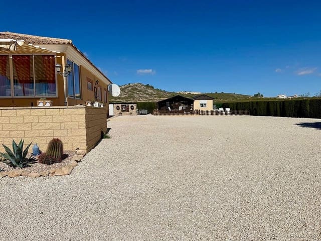 4 bedroom Villa for sale in Pinoso with pool garage - € 365,000 (Ref: 10154587)