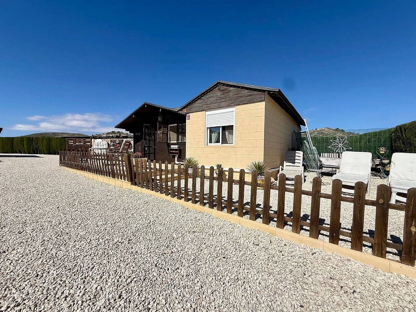 4 bedroom Villa for sale in Pinoso with pool garage - € 365,000 (Ref: 10154587)