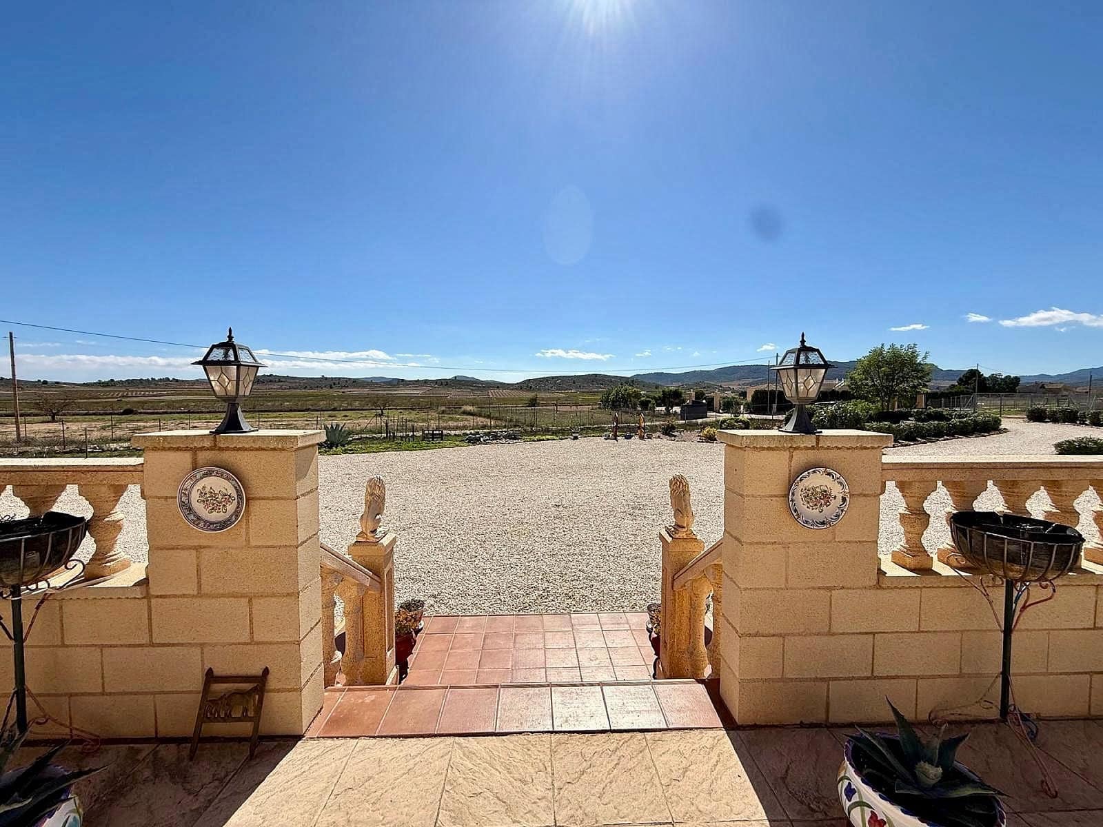 4 bedroom Villa for sale in Pinoso with pool garage - € 365,000 (Ref: 10154587)
