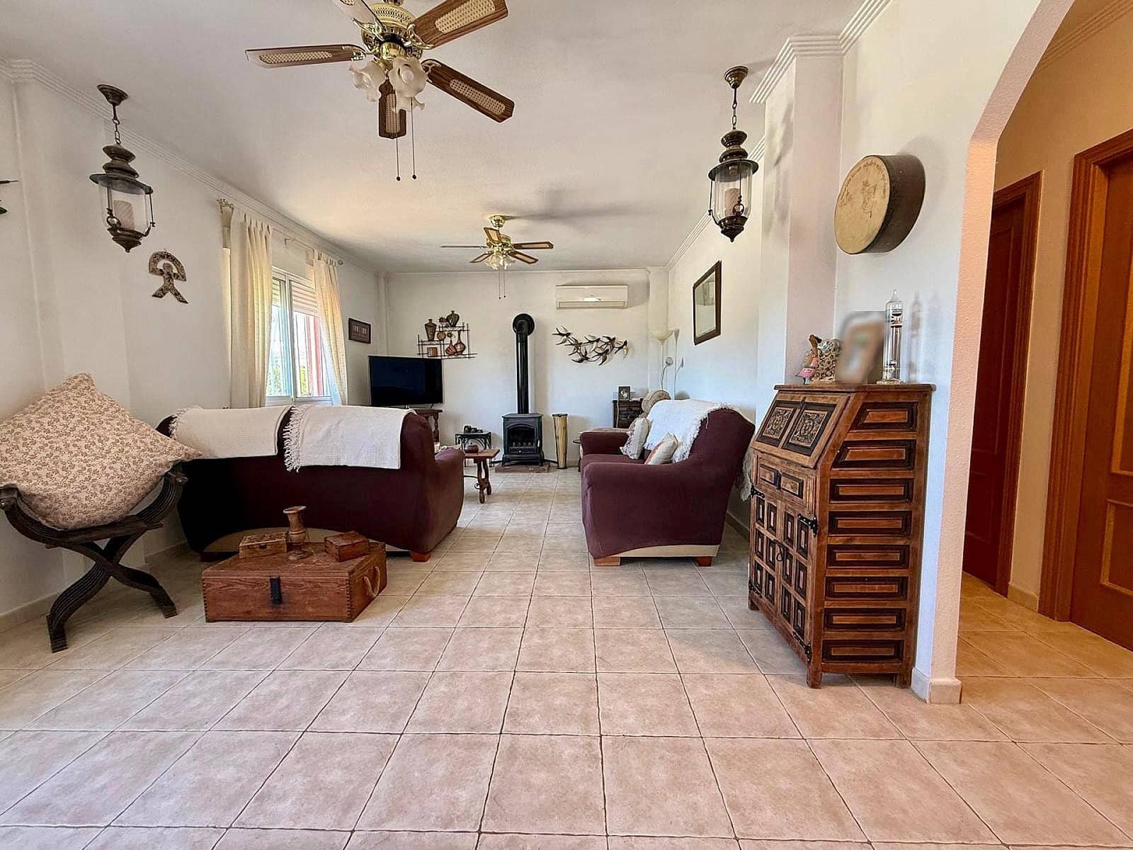 4 bedroom Villa for sale in Pinoso with pool garage - € 365,000 (Ref: 10154587)