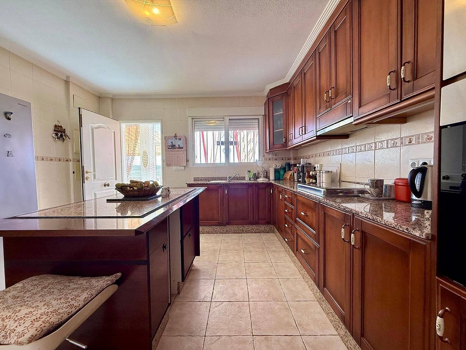 4 bedroom Villa for sale in Pinoso with pool garage - € 365,000 (Ref: 10154587)