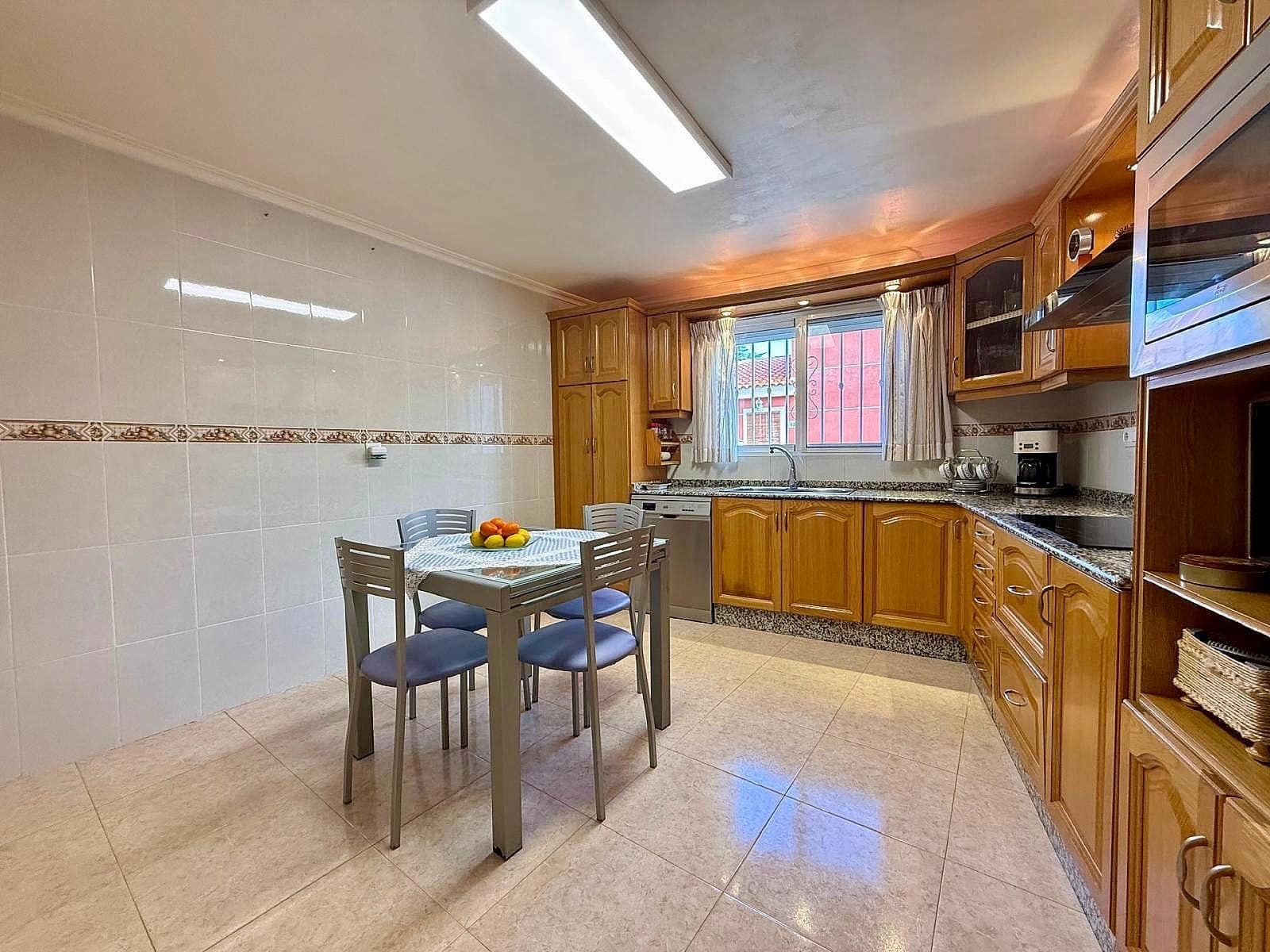 3 soveværelse Byhus til salg i Pinoso med garage - € 199.999 (Ref: 10154590)