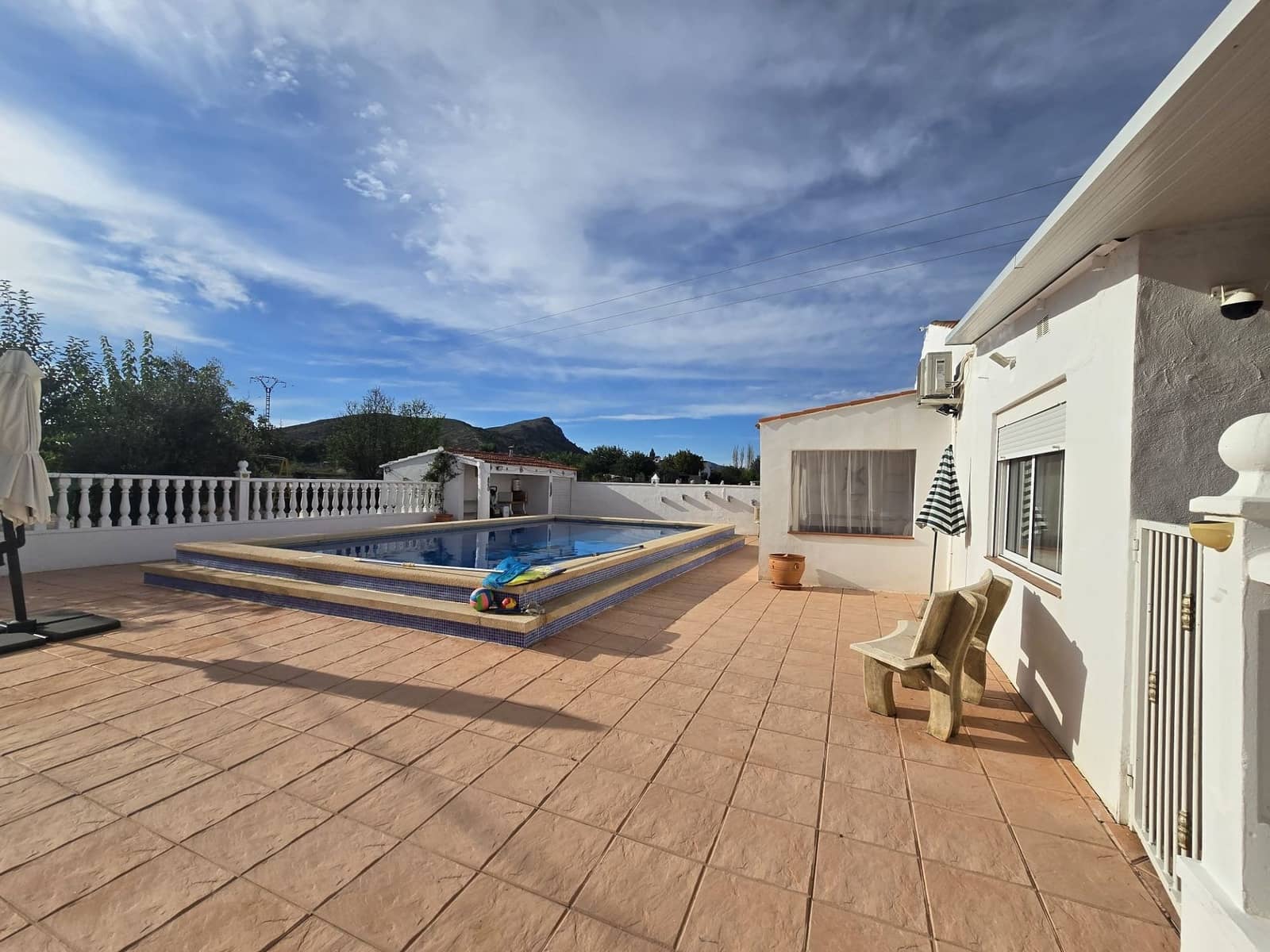 5 bedroom Villa for sale in Villena with pool garage - € 299,995 (Ref: 10166961)