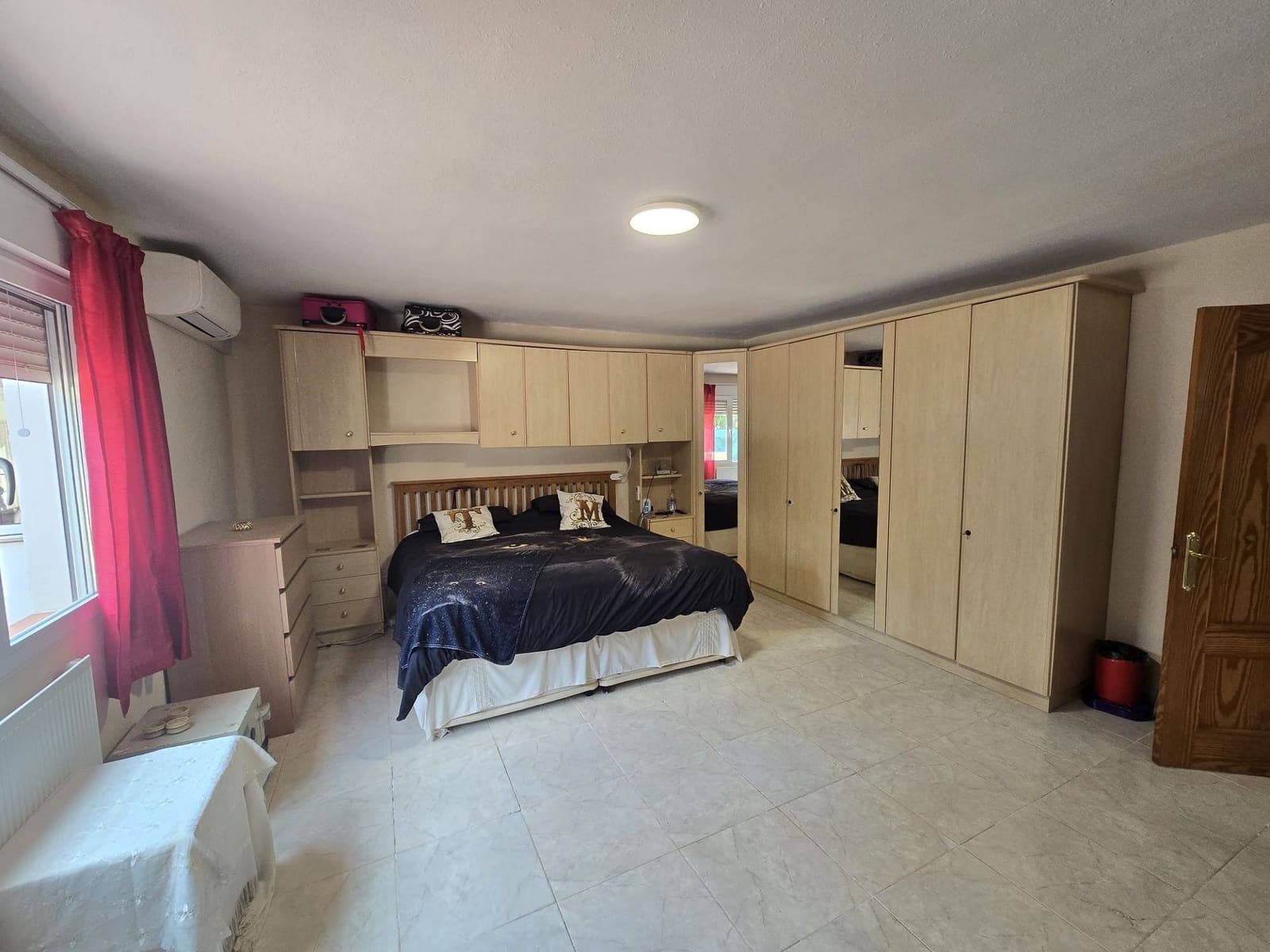 5 bedroom Villa for sale in Villena with pool garage - € 299,995 (Ref: 10166961)