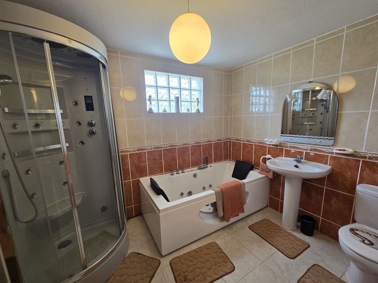 5 bedroom Villa for sale in Villena with pool garage - € 299,995 (Ref: 10166961)