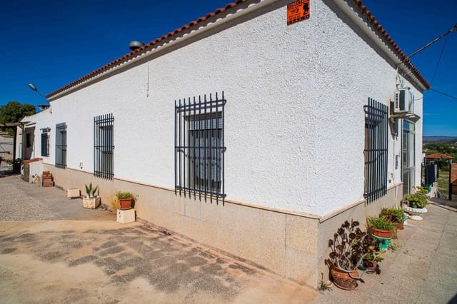 4 bedroom Villa for sale in La Romana with pool - € 220,000 (Ref: 10182486)