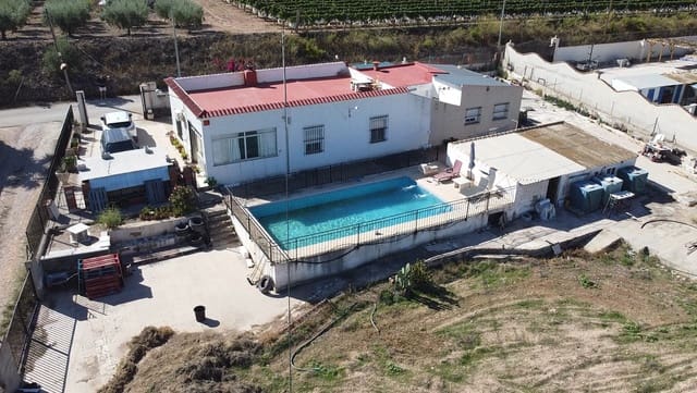 4 bedroom Villa for sale in La Romana with pool - € 220,000 (Ref: 10182486)