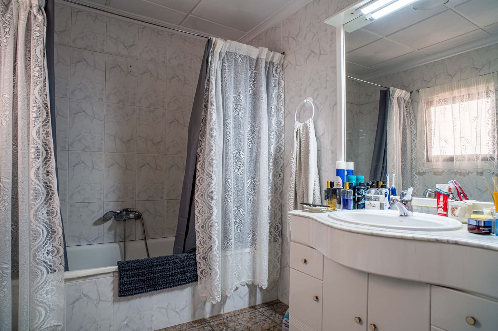 Casa de 6 habitaciones en Pinoso en venta con garaje - 210.000 € (Ref: 10182487)