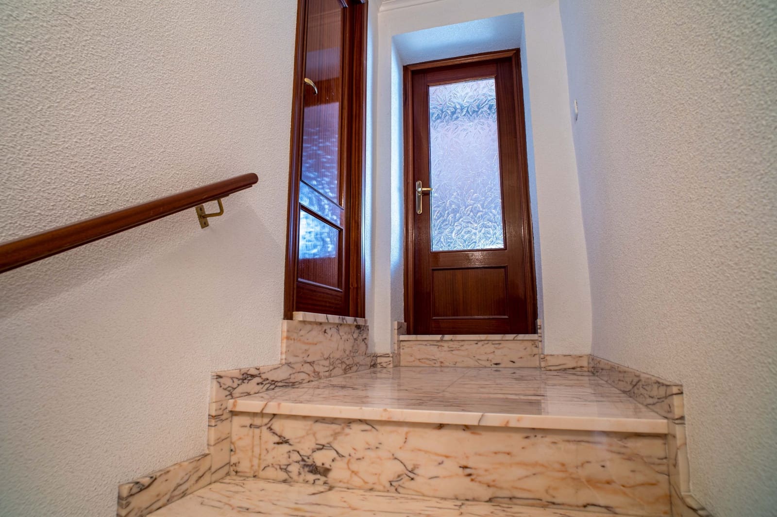 Casa de 6 habitaciones en Pinoso en venta con garaje - 210.000 € (Ref: 10182487)