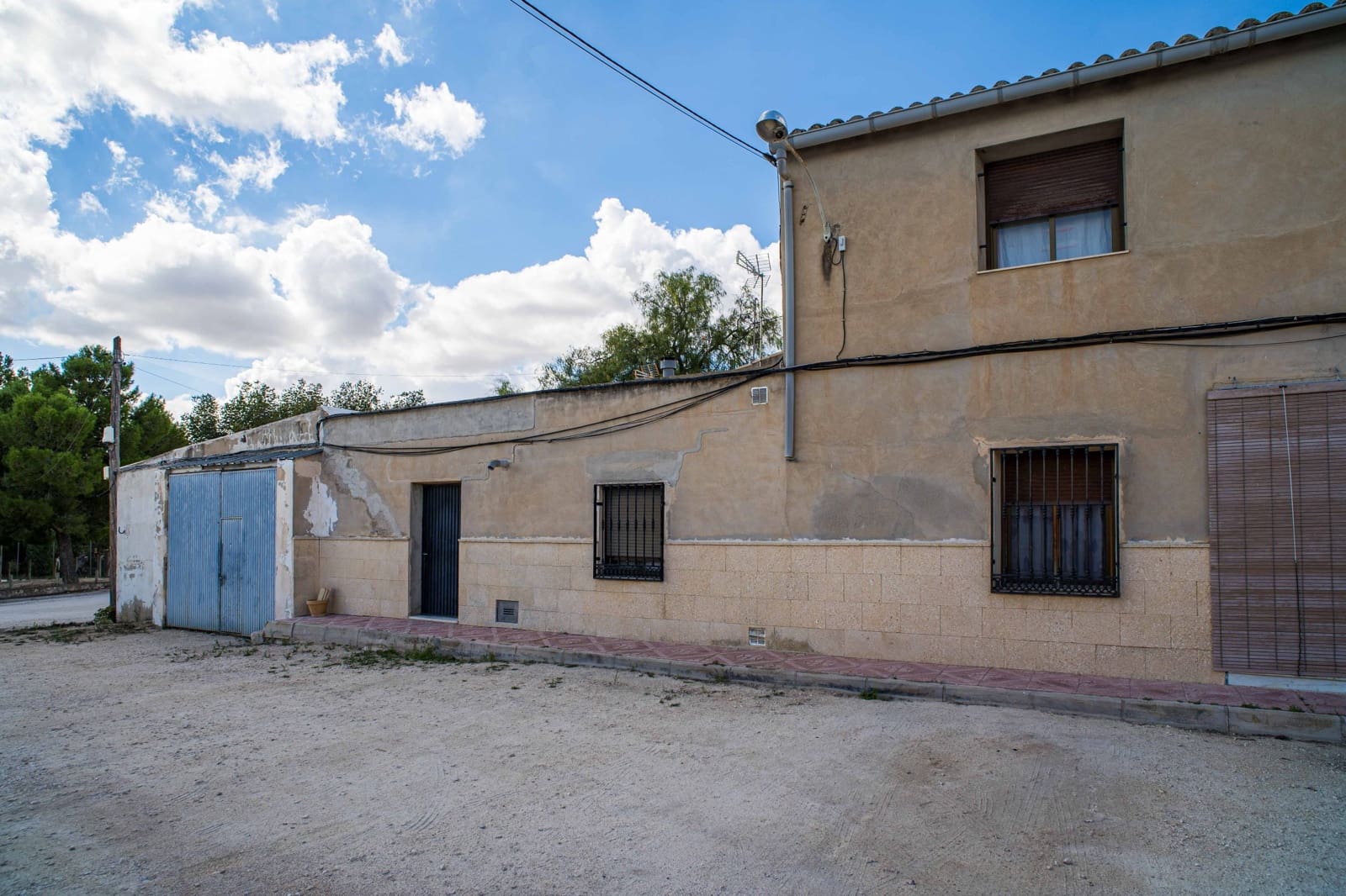 Casa de 6 habitaciones en Pinoso en venta con garaje - 210.000 € (Ref: 10182487)