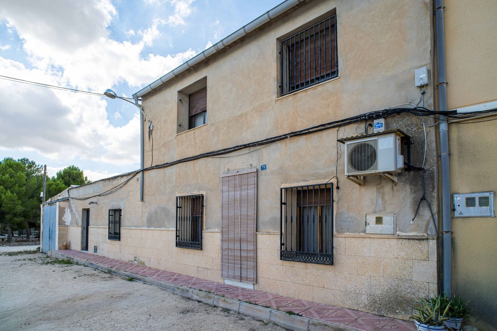 Casa de 6 habitaciones en Pinoso en venta con garaje - 210.000 € (Ref: 10182487)