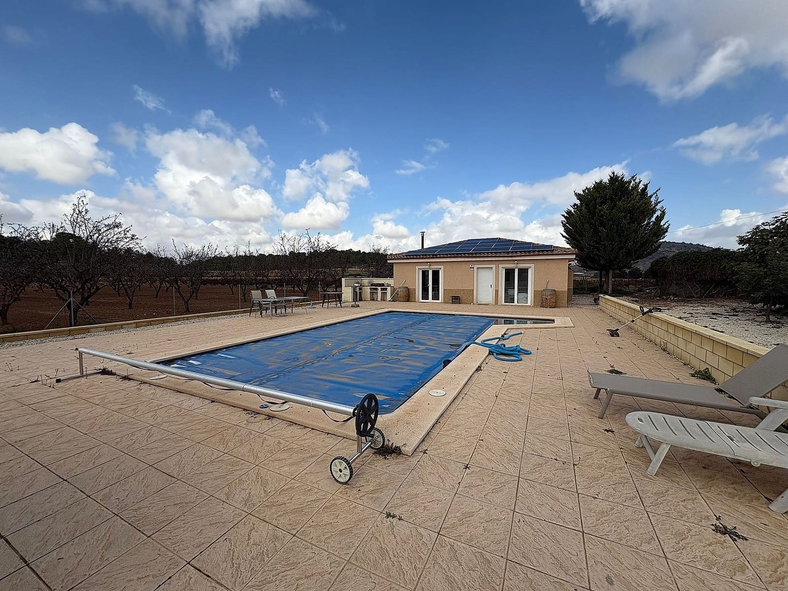 5 bedroom Villa for sale in Pinoso with pool - € 349,995 (Ref: 3229673)