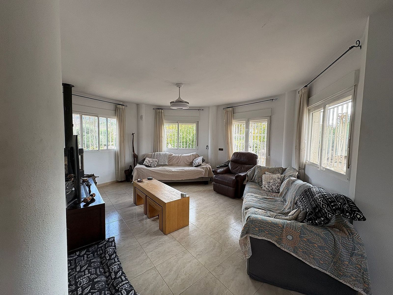 5 bedroom Villa for sale in Pinoso with pool - € 349,995 (Ref: 3229673)