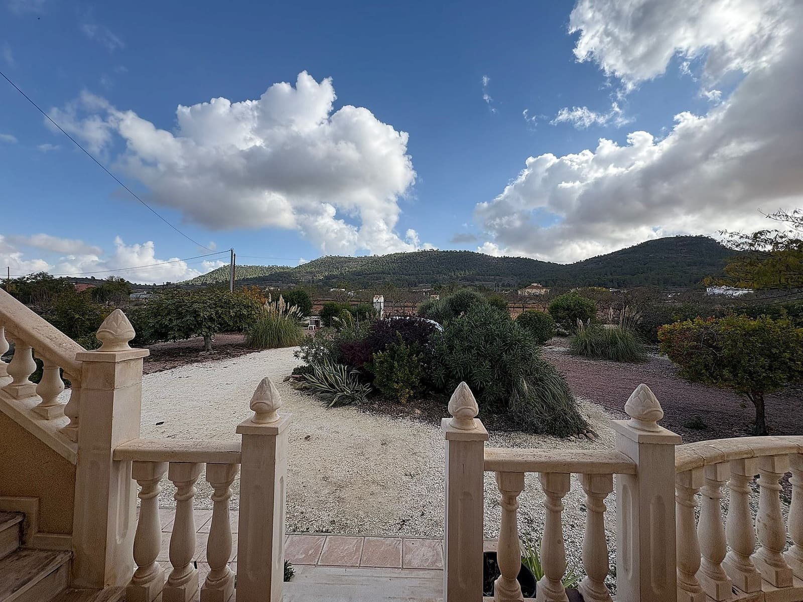 5 bedroom Villa for sale in Pinoso with pool - € 349,995 (Ref: 3229673)