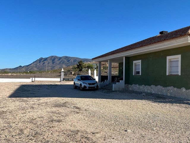 3 soveværelse Villa til salg i Torre del Rico, Jumilla med swimmingpool - € 485.000 (Ref: 4106072)