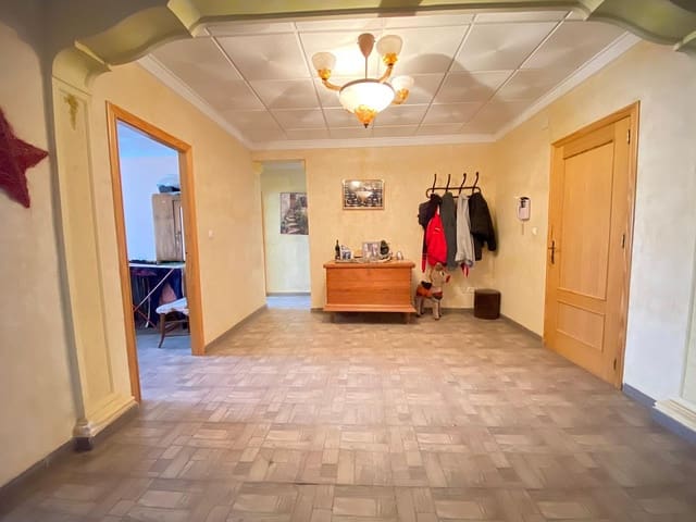 7 bedroom Townhouse for sale in Pinoso with pool - € 149,995 (Ref: 4115874)